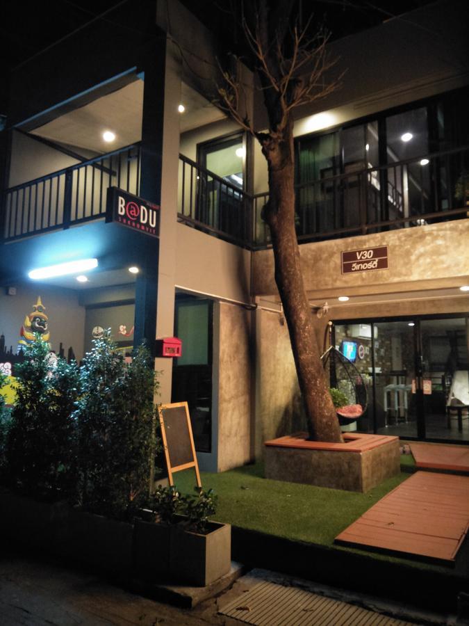 Badu Sukhumvit Dormitory Banguecoque Exterior foto
