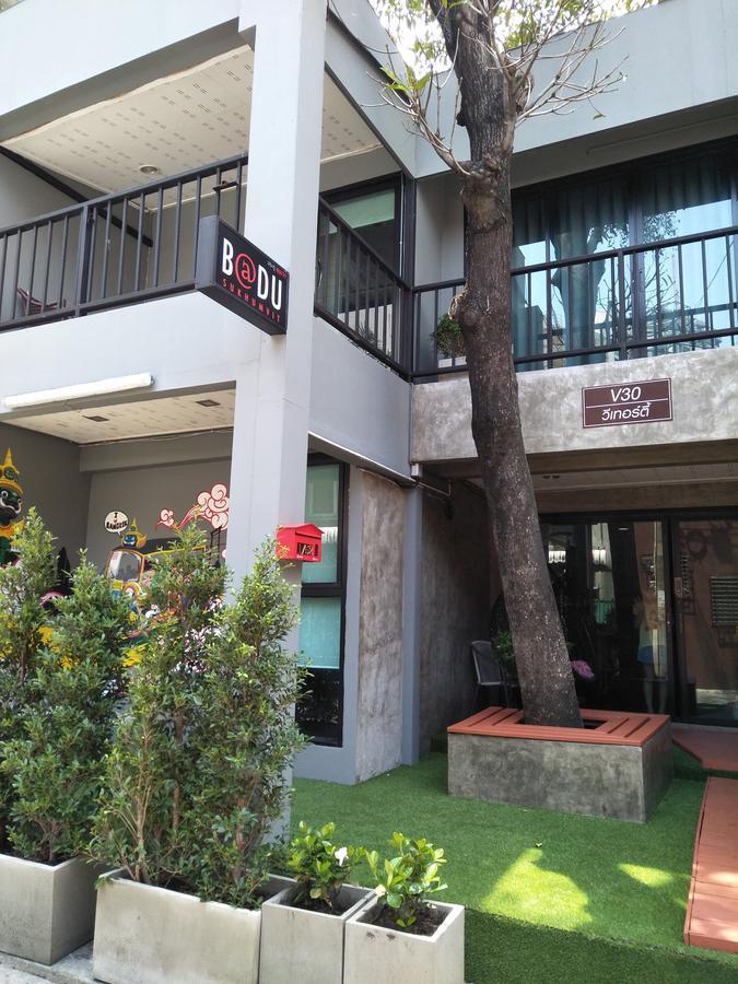 Badu Sukhumvit Dormitory Banguecoque Exterior foto