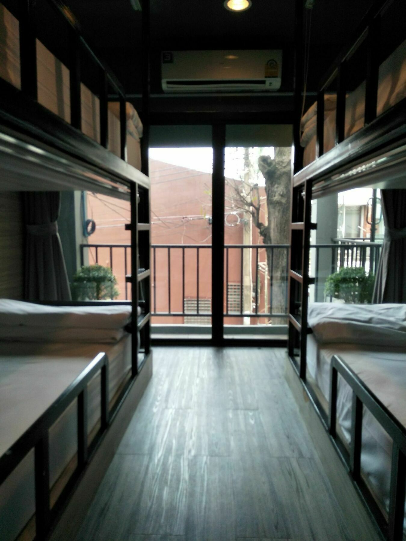 Badu Sukhumvit Dormitory Banguecoque Exterior foto